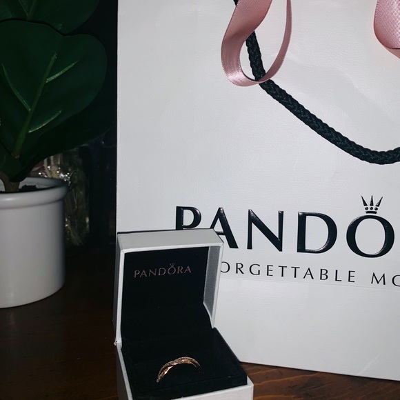 SPARKLING TWISTED LINES RING - Picture 4 of 4